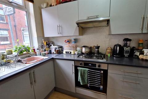 3 bedroom terraced house to rent, Glebe Avenue, Kirkstall, Leeds