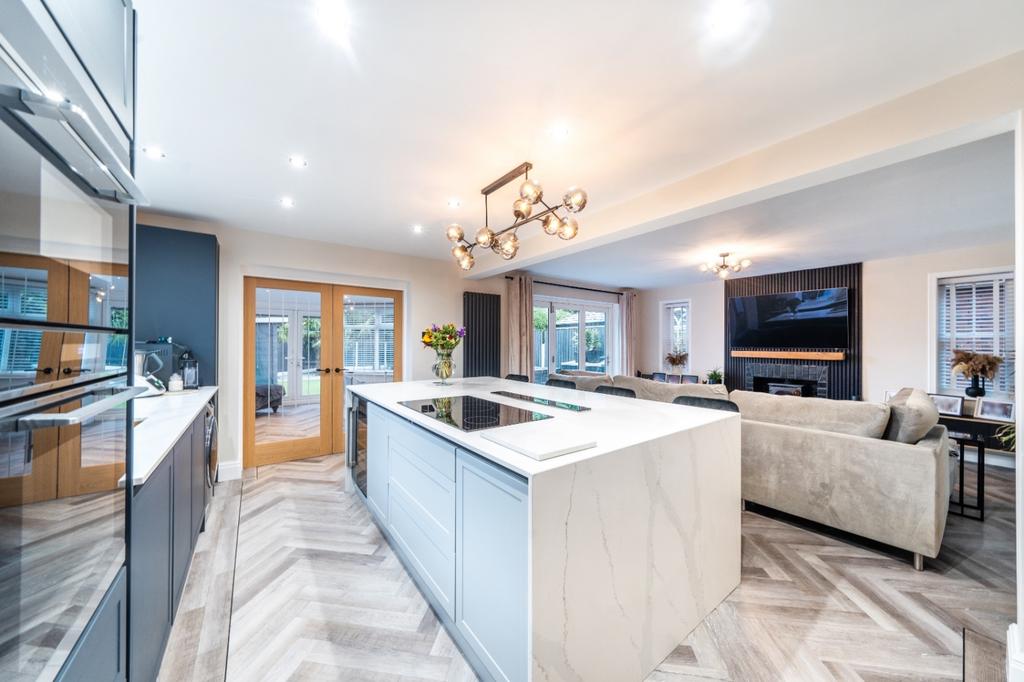 224 Stockport Road, Hyde, SK14 5RF 3 bed detached house for sale £450,000