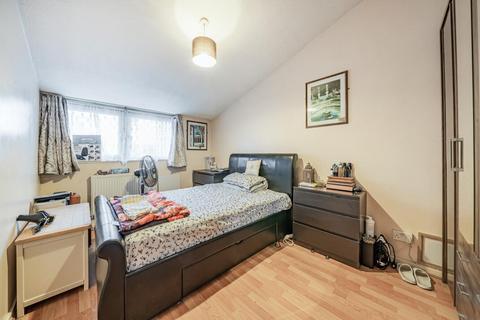 4 bedroom end of terrace house for sale, Carrara Close, Brixton