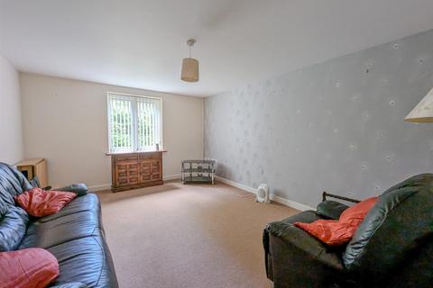 2 bedroom flat for sale, Lingard avenue, Leigh