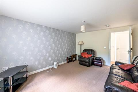 2 bedroom flat for sale, Lingard avenue, Leigh