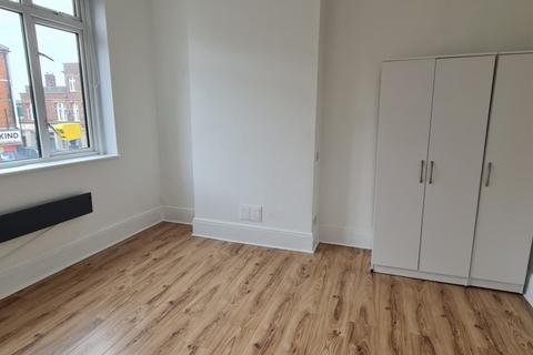 Studio to rent, Gratton Terrace, London NW2