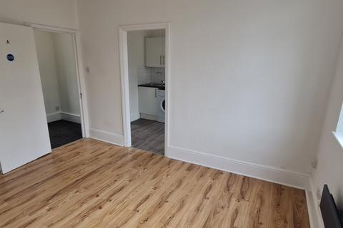 Studio to rent, Gratton Terrace, London NW2