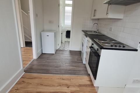 Studio to rent, Gratton Terrace, London NW2