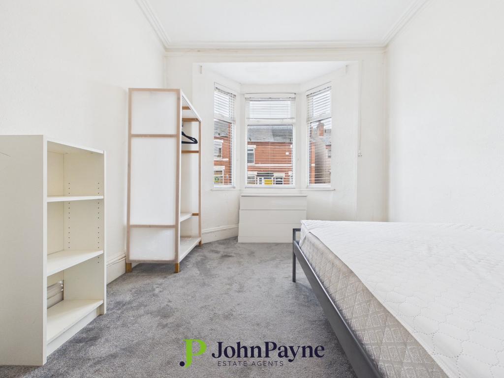 Front Reception/Bed