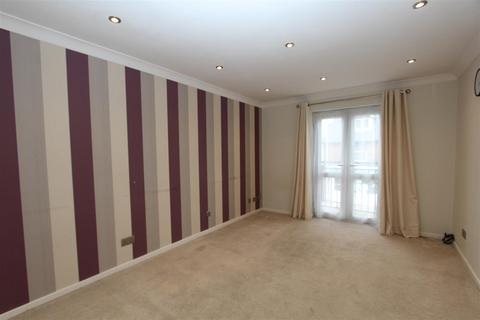 2 bedroom flat to rent, Anselm Close, Sittingbourne