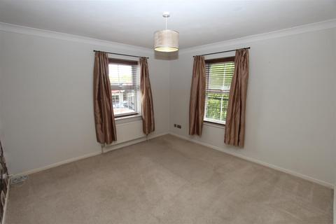 2 bedroom flat to rent, Anselm Close, Sittingbourne