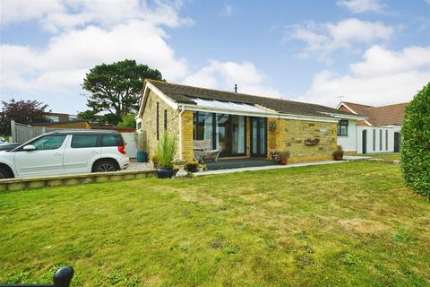 3 bedroom detached bungalow for sale, Manor Farm Court, Selsey