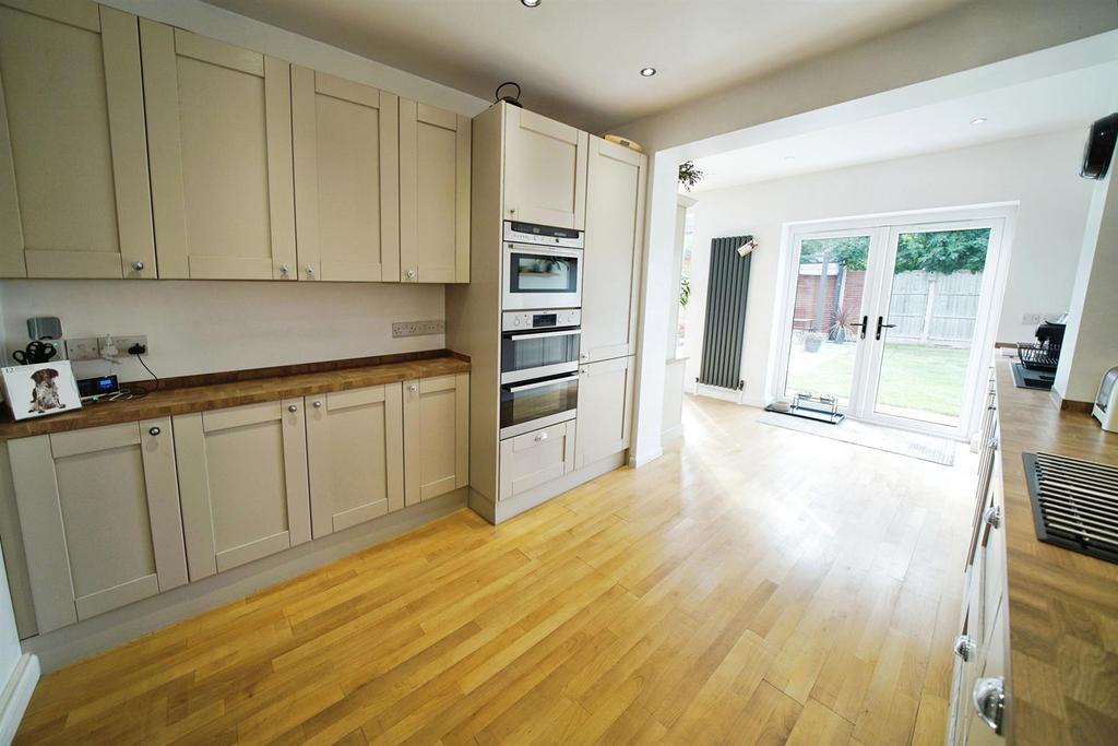 Kitchen / dining room