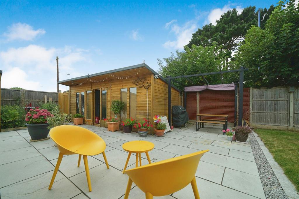 Garden lodge 1.jpg