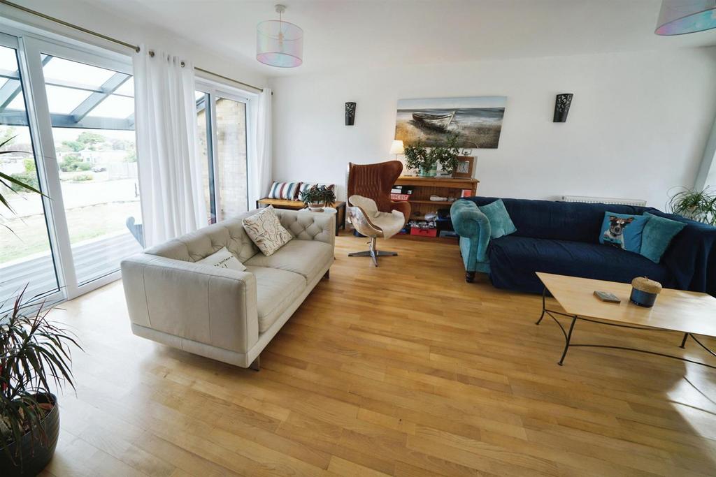 Living area.jpg