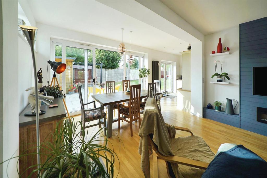 Living dining room.jpg