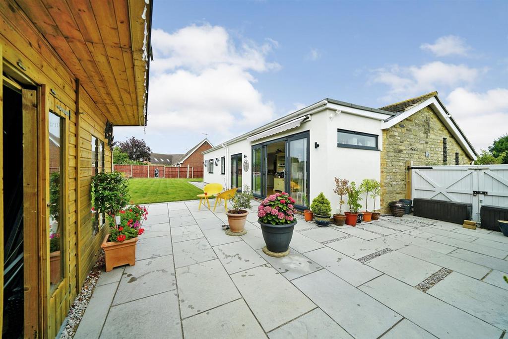 Rear garden 2.jpg