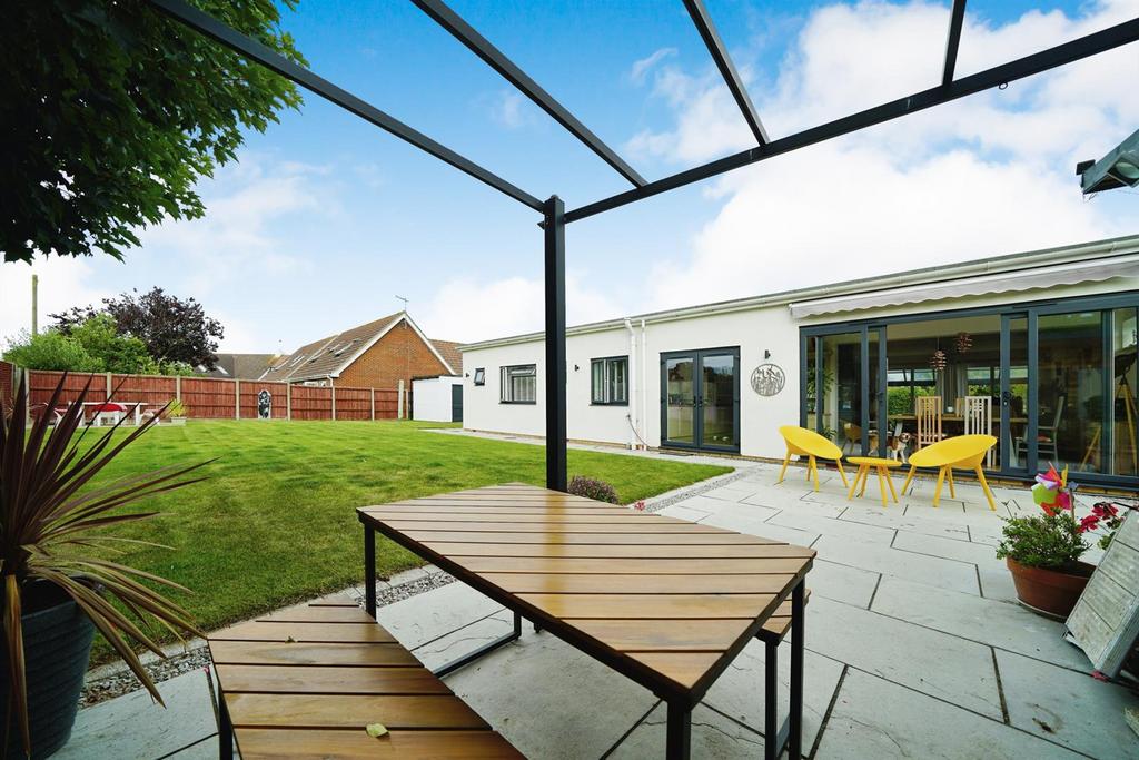 Rear garden 3.jpg