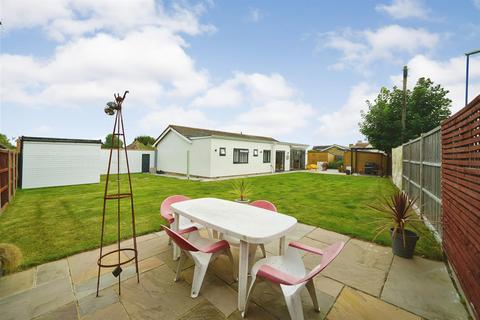 3 bedroom detached bungalow for sale, Manor Farm Court, Selsey