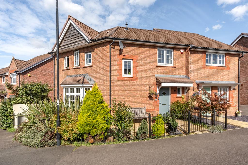 Cheswick Village, Bristol BS16 3 bed semidetached house for sale £