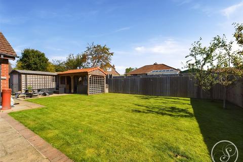 4 bedroom bungalow for sale, Green Lane, Leeds