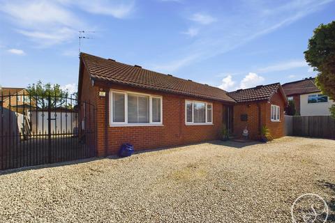 4 bedroom bungalow for sale, Green Lane, Leeds