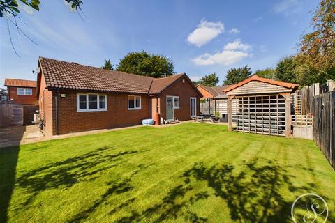 4 bedroom bungalow for sale, Green Lane, Leeds