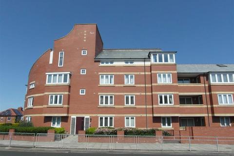 2 bedroom apartment to rent, The Leas, Monkseaton