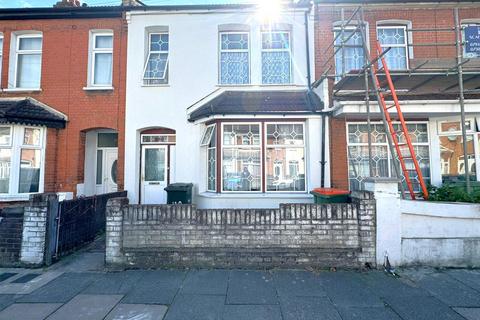 3 bedroom terraced house for sale, Southend Road, London