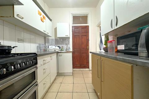 3 bedroom terraced house for sale, Southend Road, London