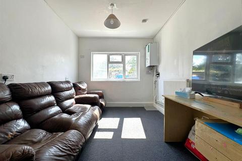 3 bedroom terraced house for sale, Southend Road, London