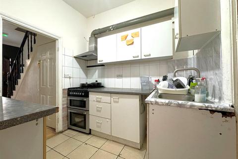 3 bedroom terraced house for sale, Southend Road, London