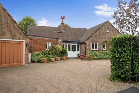 4 Broadlands Drive, Warlingham, CR6 9HX