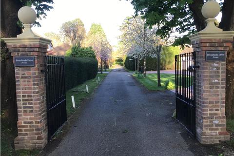 4 Broadlands Drive, Warlingham, CR6 9HX