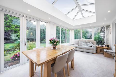 4 Broadlands Drive, Warlingham, CR6 9HX