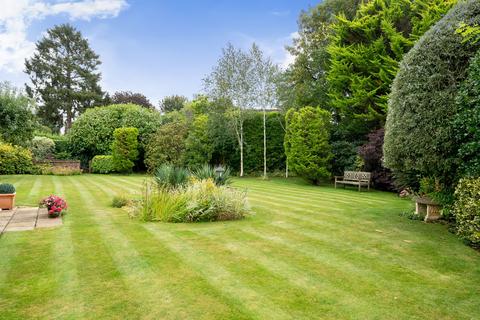 4 Broadlands Drive, Warlingham, CR6 9HX