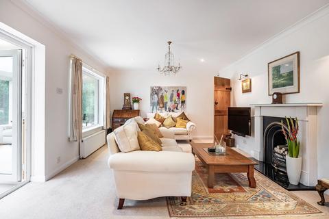 4 Broadlands Drive, Warlingham, CR6 9HX