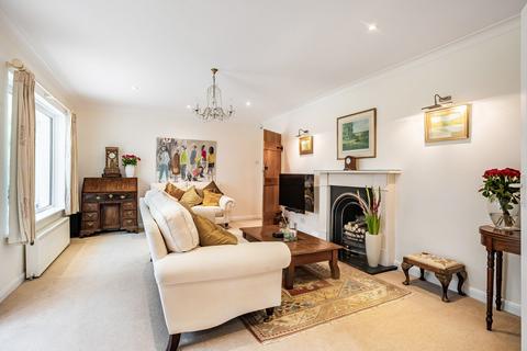 4 Broadlands Drive, Warlingham, CR6 9HX