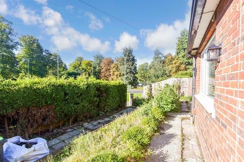 1 bedroom terraced bungalow for sale, Holtye Road, East Grinstead, West Sussex