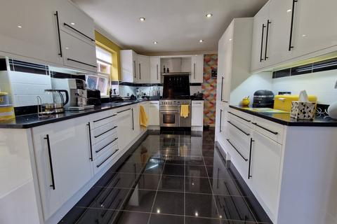 3 bedroom detached house for sale, Friars Way, Burnham-on-Sea, Somerset, TA8