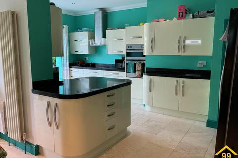 692 Beverley Road, Hull, HU6 7JH