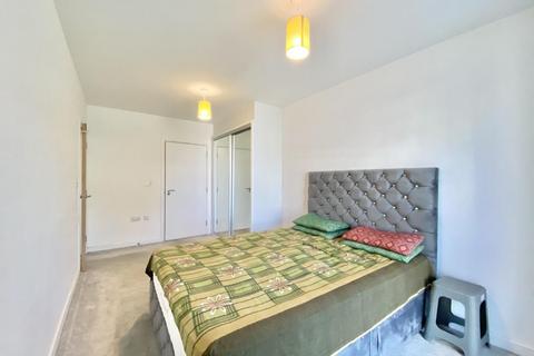 2 bedroom flat for sale, Laurina Apartments, Carnation Gardens, Hayes