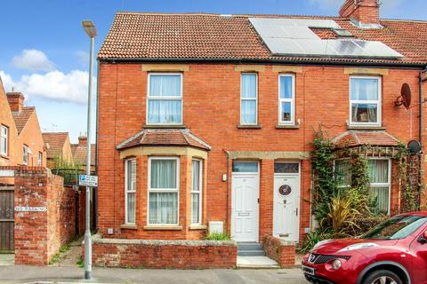 3 bedroom end of terrace house for sale, 22 Manor Road, Yeovil