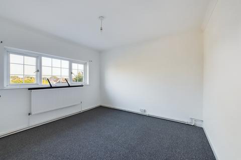 4 bedroom maisonette to rent, North Parade, Chessington, Surrey