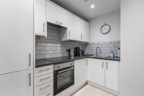 1 bedroom flat for sale, West Barnes Lane, Motspur Park KT3