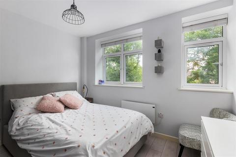 1 bedroom flat for sale, West Barnes Lane, Motspur Park KT3