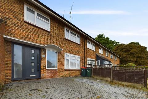 3 bedroom terraced house to rent, Ashdown Drive, Crawley RH10