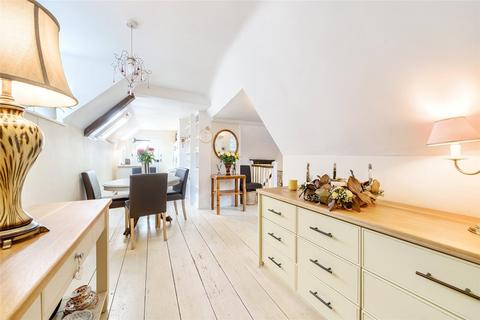 2 bedroom apartment for sale, High Street, Great Missenden, Buckinghamshire, HP16