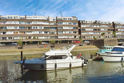 2 bedroom apartment to rent, Numa Court, Brentford Dock, Brentford