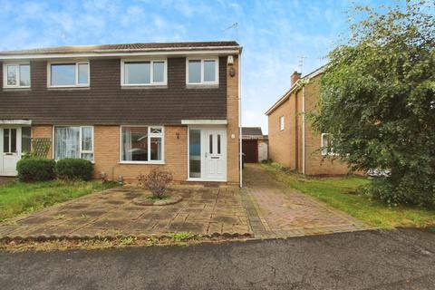 3 bedroom semi-detached house to rent, Bishopdale Close, Long Eaton, NG10