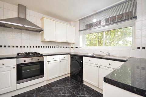 3 bedroom flat to rent, Hind Grove, London, Greater London. E14