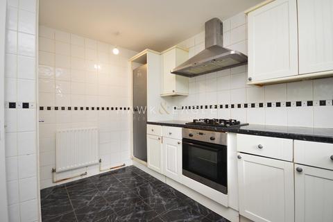 3 bedroom flat to rent, Hind Grove, London, Greater London. E14