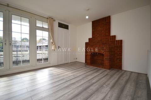 3 bedroom flat to rent, Hind Grove, London, Greater London. E14