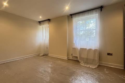 2 bedroom flat to rent, Mulgrave Road, Sutton SM2